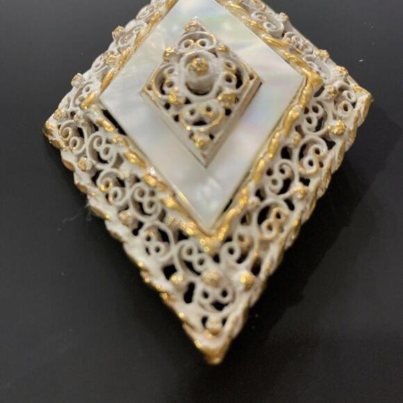 Vintage 1960s Signed Pastelli Mother Of Pearl Scroll Brooch Gold Tone - RARE​​​​ - Picture 2 of 9